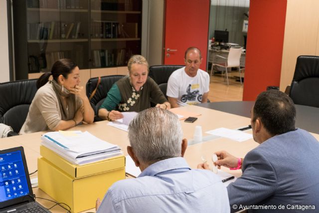 El alcalde informa a los vecinos del Barrio Universitario sobre la legalidad del hostel proyectado en las inmediaciones de Despeñaperros