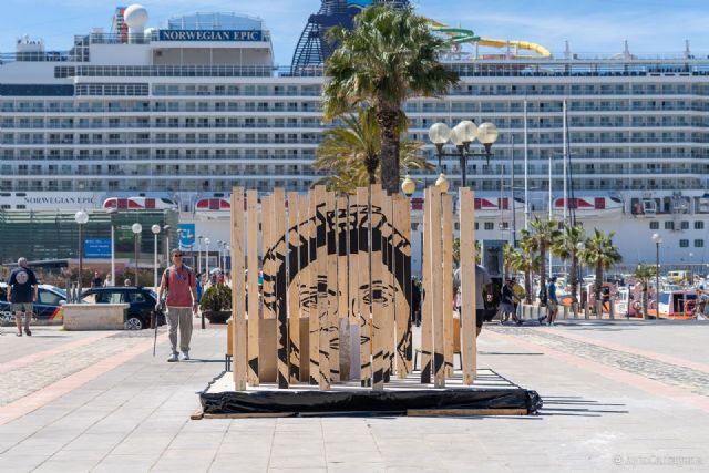 El festival Mucho Más Mayo llena el centro de la ciudad con instalaciones bajo el lema ´El rostro del otro. Arte y hospitalidad´