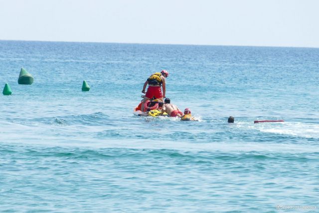 Un simulacro en La Manga del Mar Menor contribuirá a evitar ahogamientos este verano