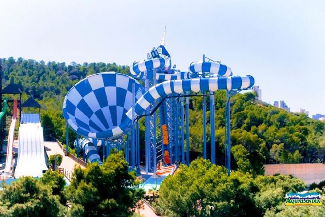 El T-La combate el calor con un viaje Aqualandia