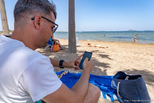 Cartagena gana un programa europeo para instalar wifi en las playas del Mar Menor