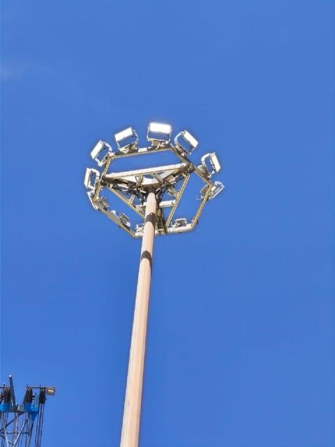 El Puerto de Cartagena moderniza el alumbrado de sus muelles con tecnología LED y reduce un 25 % su consumo energético
