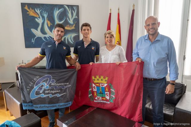 El nadador cartagenero Alejandro Puebla felicitado en el Palacio Consistorial tras su décimo puesto en el Mundial junior de Budapest