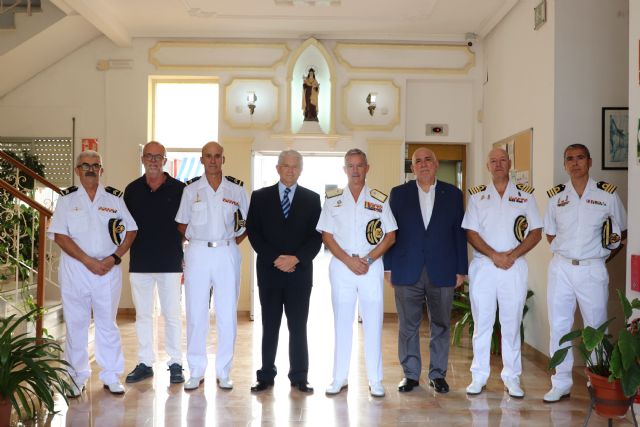 El Almirante del Arsenal de Cartagena visita la Fundación Hospitalidad Santa Teresa