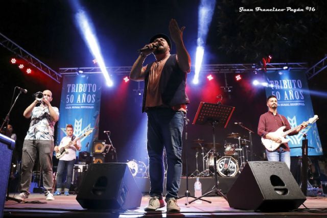 Más de mil personas se reunieron en el Concierto Tributo 50 años Caja Rural Regional