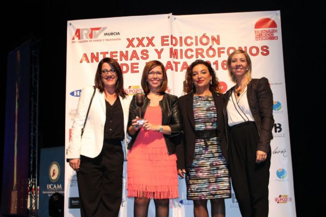 Cartagena Puerto de Culturas recoge el Microfono de Plata de la Asociacion de Radio y Television