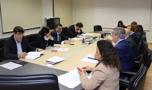 Padín celebra la 'feliz coincidencia' del proyecto de Casco Antiguo y Ciudadanos para unificar FEVE y la estación de tren