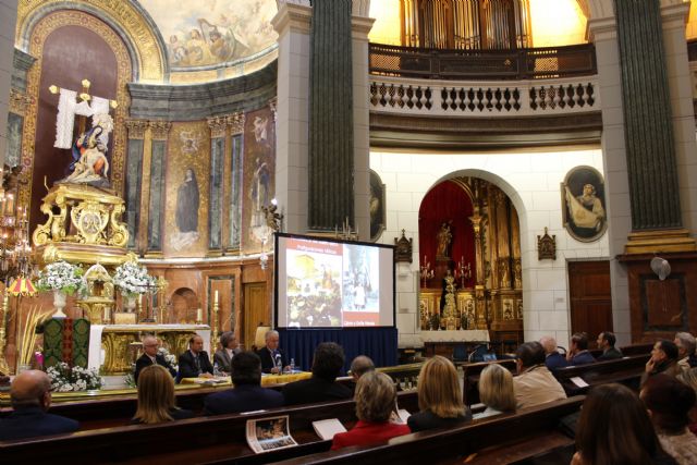 'El modernismo marcó la luz y la flor del nuevo diseño de los tronos cartageneros para diferenciarse y atraer turismo en el siglo XIX'