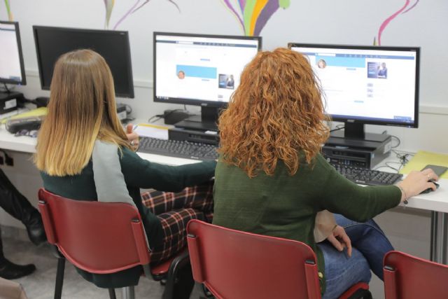 Diez alumnos se forman en el curso de informática en redes sociales del programa ADLE Activa