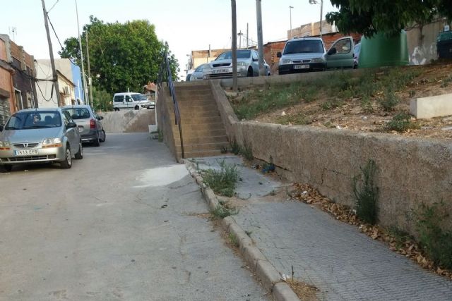 Más de 50.000 euros en arreglos de aceras, plazas y dependencias en el Distrito 5