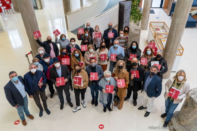Un libro recoge los 40 años de la Universidad Popular de Cartagena