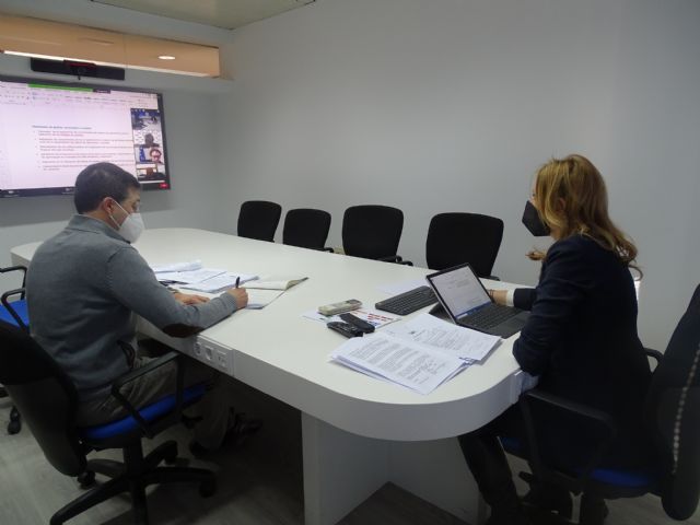 El SEF aborda con empresas de Cartagena la oferta formativa que cualifique a los profesionales que necesita el sector industrial