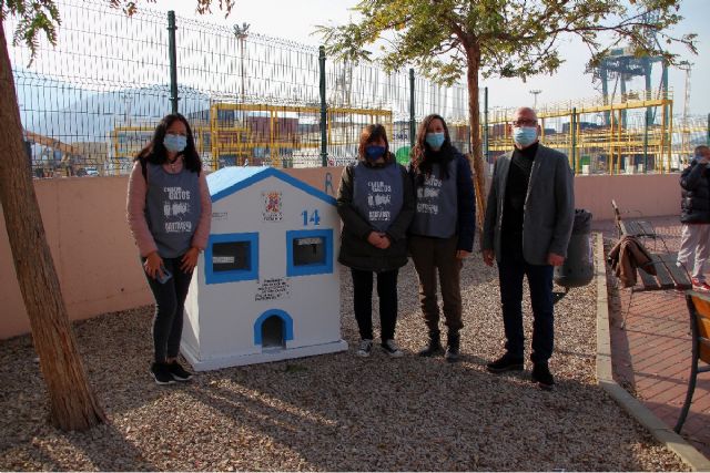 Sanidad instala cinco nuevas casetas para gatos ferales en el municipio