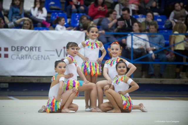 Un concurrido Pabellón disfrutó de otra jornada de gimnasia rítmica escolar