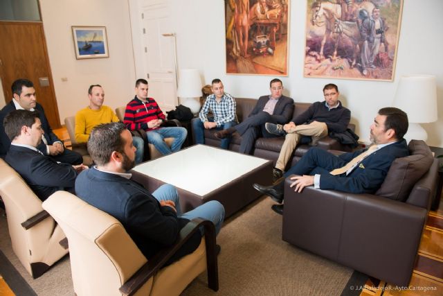El alcalde recibió la visita de la nueva junta directiva de Hostecar