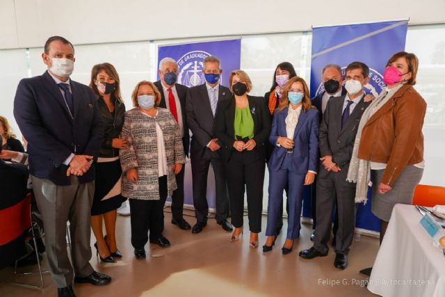 La alcaldesa muestra su apoyo a la creación del Colegio Oficial de Graduados Sociales de Cartagena