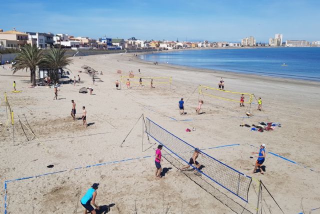 El Ayuntamiento sigue intensificando la limpieza de las playas para esta Semana Santa