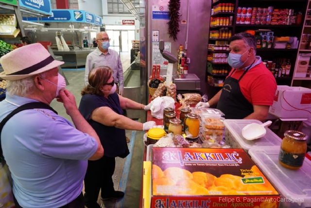 Barrio Peral inaugura la apertura de los mercadillos en la Fase 1 de la desescalada