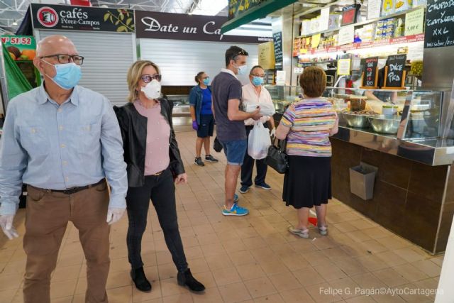 Normalidad en el mercado Santa Florentina en el primer día de desescalada