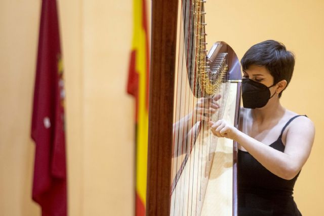 Paula Vicente, ganadora en la modalidad de Cuerda Pulsada en el XXIII ´Entre Cuerdas y Metales´