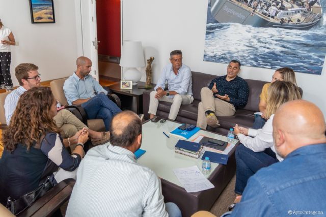 Ayuntamiento y hosteleros insisten a Costas para que revise los cambios de criterio para los chiringuitos