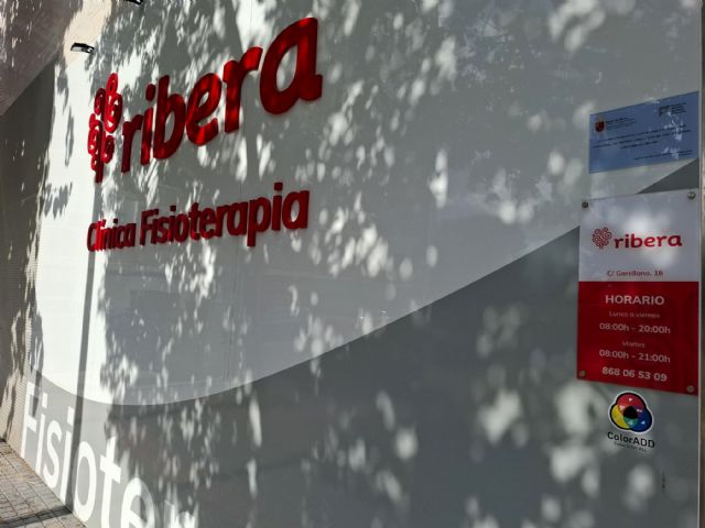 Ribera impulsa en Cartagena la accesibilidad para personas con daltonismo con la implantación del sistema ColorADD