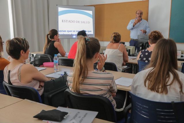 La ADLE forma a 30 personas para trabajar manipulando alimentos