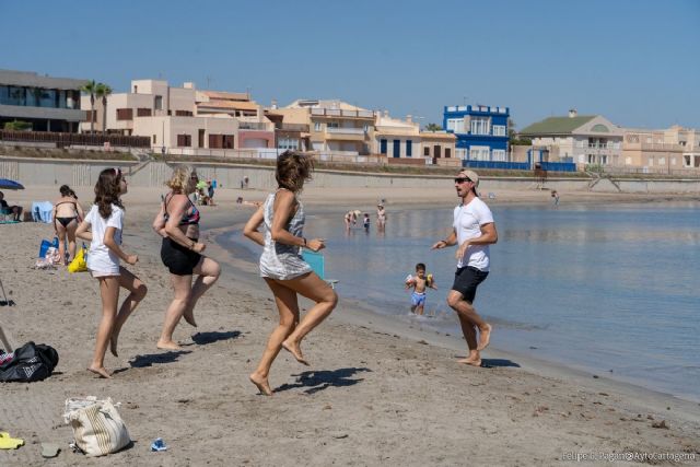 Las playas de Cartagena se llenan de actividades deportivas gratuitas este verano