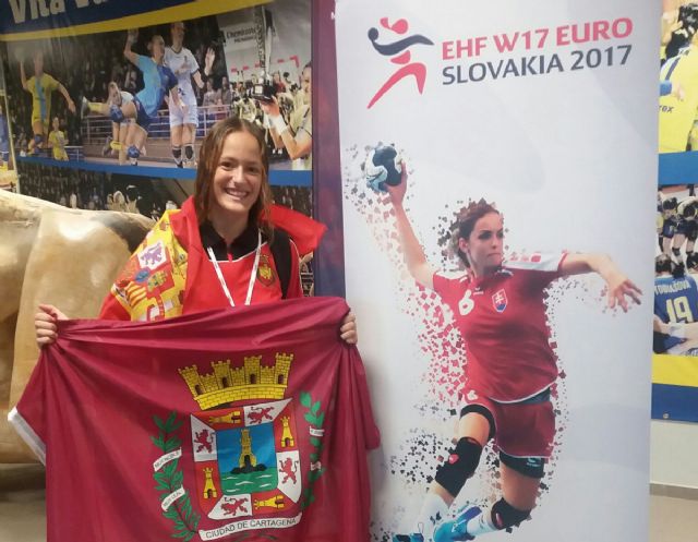 La cartagenera Maria Rebollo, en el Campeonato Europeo de balonmano