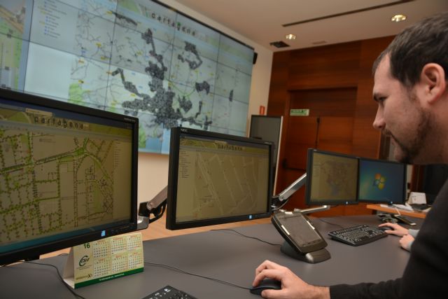 Alumno de ‘Teleco’ geolocaliza los parquímetros, farolas, hidrantes, árboles viarios y contenedores de Cartagena