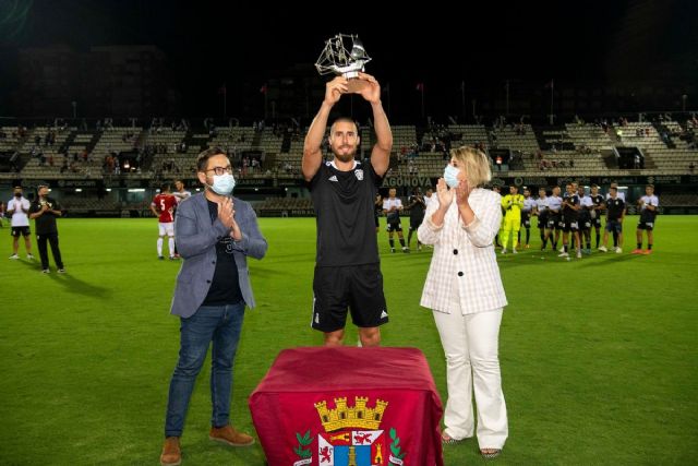 El FC Cartagena vence al Real Murcia en el Carabela de Plata