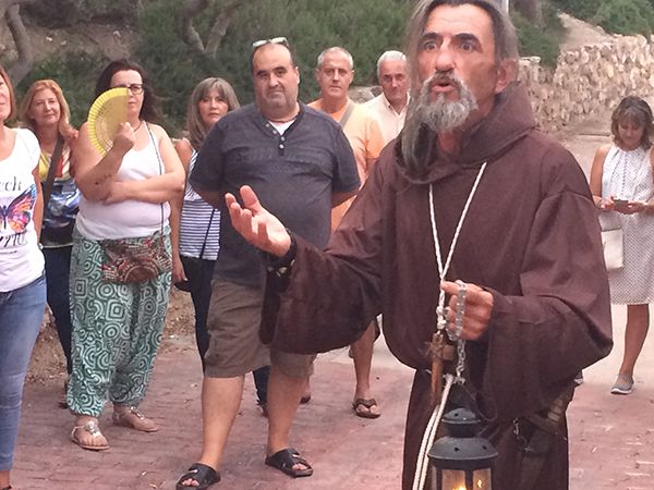 Fray Jeronimo Buendia cuenta Leyendas de Ultratumba en el Castillo de la Concepcion