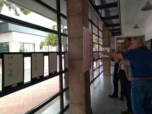 UCAM Cartagena acoge una exposición de Afal sobre la evolución y la afección del alzhéimer