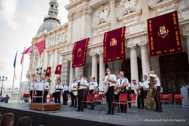 Música española de los tres ejércitos esta noche en la plaza del Ayuntamiento