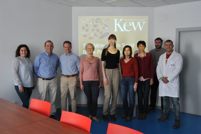 El líder mundial en conservación botánica visita el Instituto de Biotecnología Vegetal de la UPCT