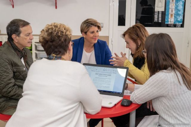 El Ayuntamiento toma nota sobre el proyecto de ASTEAMUR de ampliar el antiguo colegio de Villalba como espacio para la asociación