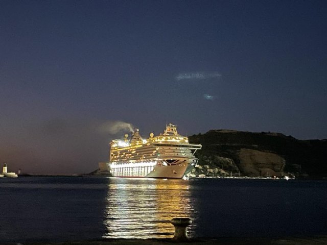 El buque Ventura realiza su última visita del año en el mejor diciembre en tráfico de cruceros del Puerto de Cartagena