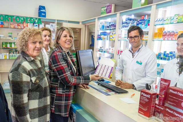 La alcaldesa firma un convenio con el Colegio de Farmacéuticos para garantizar la medicación a los mayores que viven solos