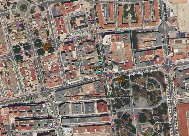 Servicios de emergencia atienden a una mujer y a su bebé tras sufrir el atropello de un turismo en Cartagena