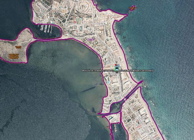 Una mujer resulta herida en un accidente de tráfico con atrapados ocurrido en La Manga