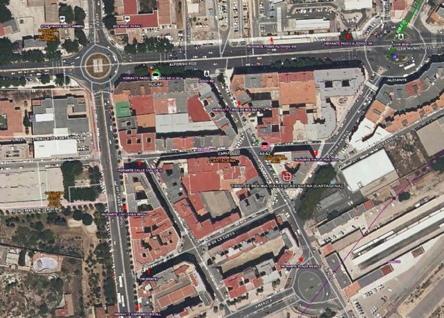 Un hombre y un policía local heridos en el incendio de una vivienda situada en Cartagena