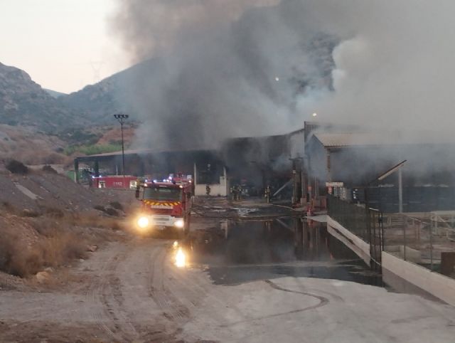 Incendio en una planta de gestión de residuos del Valle de Escombreras, Cartagena