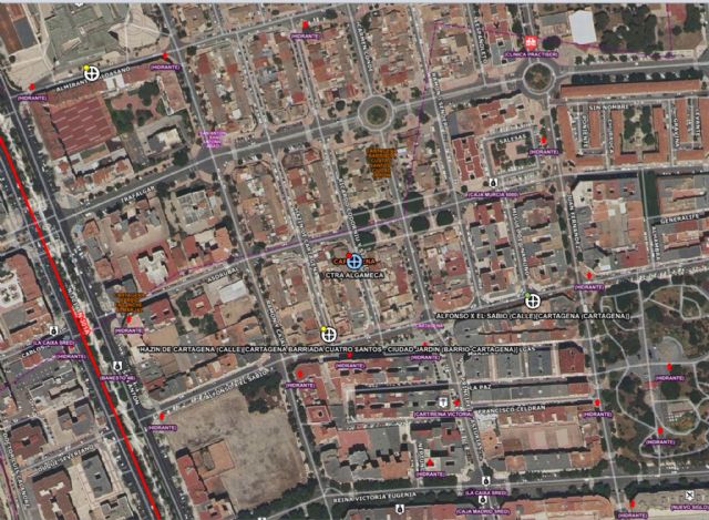 Servicios de emergencia atienden y trasladan a un herido en accidente de tráfico en Cartagena