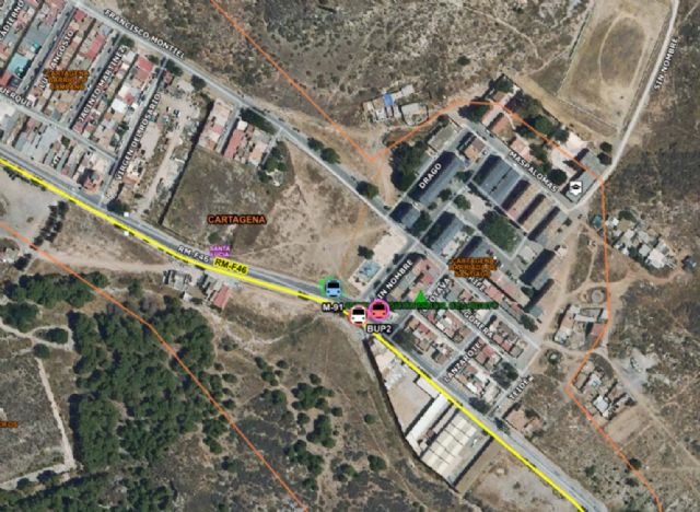 Tres personas heridas al chocar frontalmente un vehículo y un autobús, en Cartagena