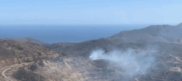 Movilizados efectivos del Plan Infomur para sofocar el conato de incendio forestal declarado en la carretera de La Unión a Portman, Cartagena