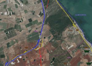 Servicios de emergencia han rescatado, atendido y trasladado al hospital a la conductora de un turismo accidentado en AP-7, Cartagena