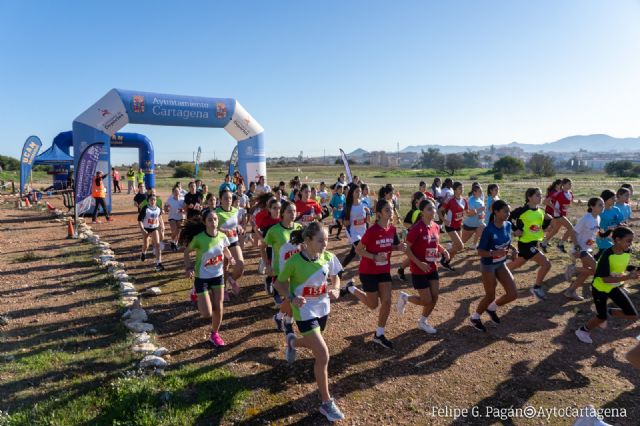 El cross escolar pone a 700 jóvenes a correr