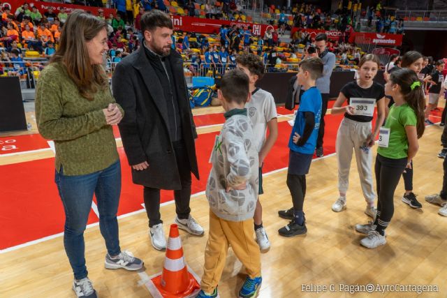 Escolares de Cartagena juegan al atletismo en el Palacio de Deportes