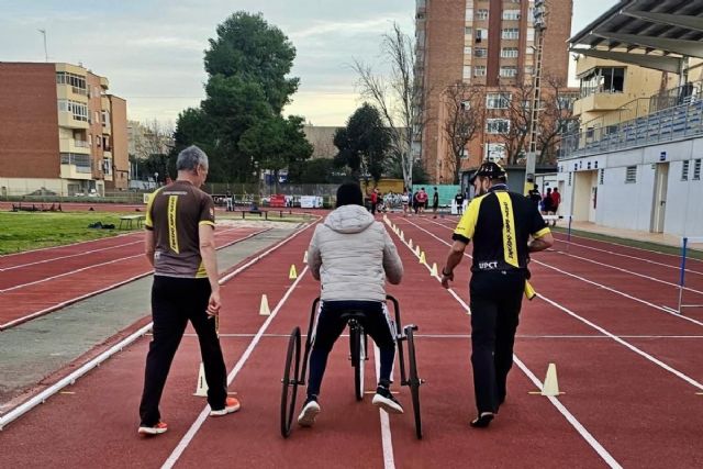 La pista de atletismo de Cartagena sirve de entreno a un nuevo deporte paralímpico