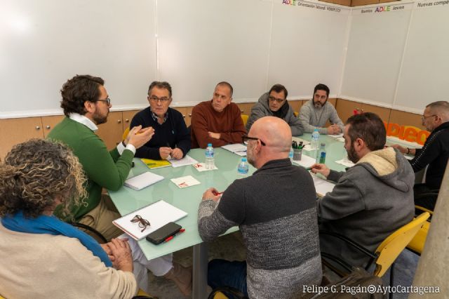 El Ayuntamiento trabaja ya con las empresas auxiliares de Sabic sobre el futuro de sus trabajadores